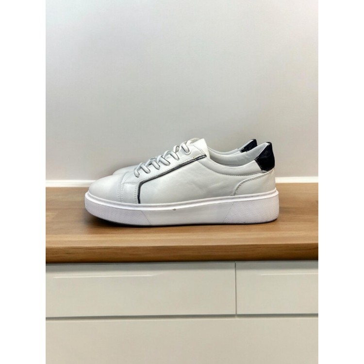 Beyaz Sneakers Siyah Biye Detaylı